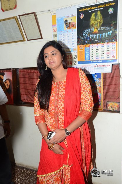 Shatamanam-Bhavati-Movie-Team-At-Sandhya-Theatre